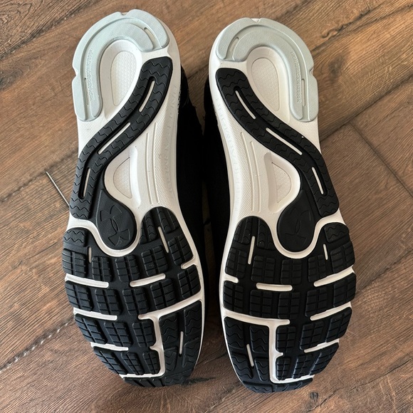 Men’s size 18 Black UA HOVR Sonic 6 shoes - Picture 4 of 6